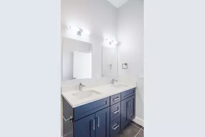 2402 W Carmen Avenue #203, Chicago, IL 60625 - Photo 12