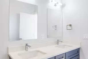 2402 W Carmen Ave, Chicago, IL 60625 - Photo 12