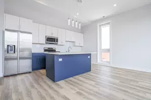 2402 W Carmen Ave, Chicago, IL 60625 - Photo 2