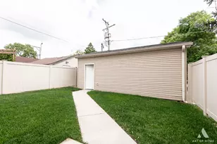 3301 N Kilbourn Ave, Chicago, IL 60641 - Photo 18