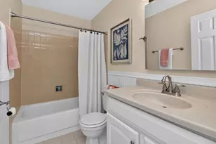 363 Pembroke Ln, Glen Ellyn, IL 60137 - Photo 14