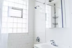2017 W Berwyn Ave, Chicago, IL 60625 - Photo 8
