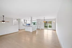 135 W King Arthur Ct, Palatine, IL 60067 - Photo 6