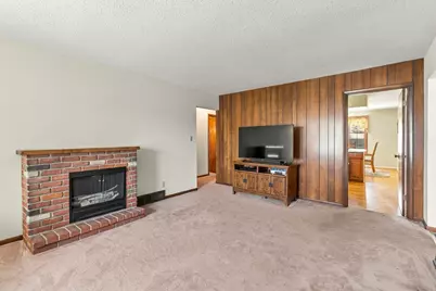 327 W Porter Street, Oglesby, IL 61348 - Photo 4