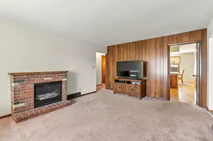 327 W Porter St, Oglesby, IL 61348 - Photo 4