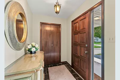 327 W Porter Street, Oglesby, IL 61348 - Photo 2