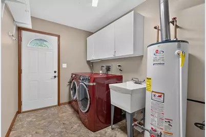 650 Wainsford Drive, Hoffman Estates, IL 60169 - Photo 18