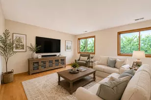 2453 S Archer Ave, Chicago, IL 60616 - Photo 2