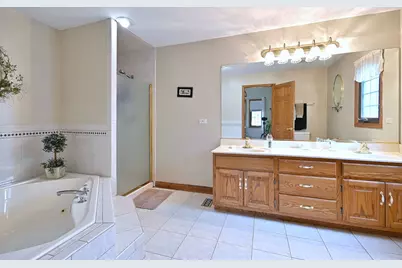 1739 Farwell Avenue, Des Plaines, IL 60018 - Photo 40