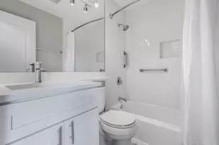 611 W Patterson Ave, Chicago, IL 60613 - Photo 6