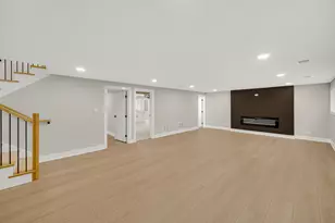 7846 Maple St, Morton Grove, IL 60053 - Photo 10
