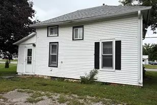 402 SW 3rd St, Aledo, IL 61231 - Photo 2