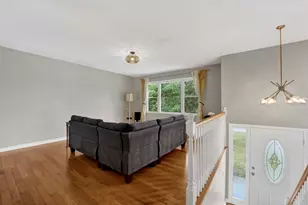1S705 Eisenhower Rd, Oakbrook Terrace, IL 60181 - Photo 2