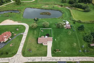 1910 Lakeview Ln, Dixon, IL 61021 - Photo 2