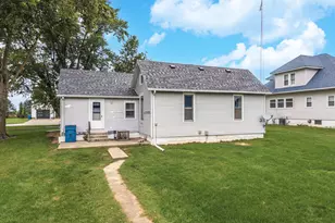 118 W Van Alstyne St, Cullom, IL 60929 - Photo 6