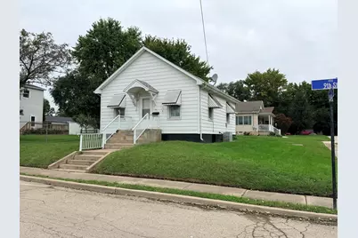 403 E 9th Street, Peru, IL 61354 - Photo 1