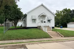 403 E 9th St, Peru, IL 61354 - Photo 8