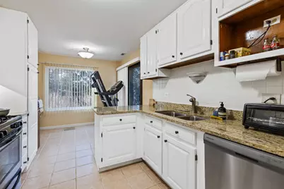 580 Cumberland Trail #B6, Roselle, IL 60172 - Photo 8