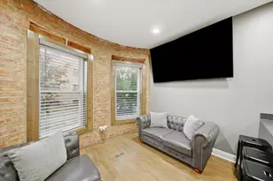 231 E 59th St, Chicago, IL 60637 - Photo 8