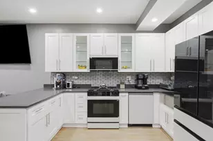 231 E 59th St, Chicago, IL 60637 - Photo 4