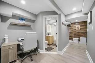 231 E 59th St, Chicago, IL 60637 - Photo 18