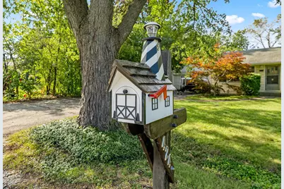 424 Village Road, Willowbrook, IL 60527 - Photo 16