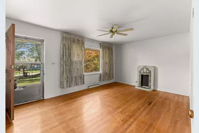 424 Village Road, Willowbrook, IL 60527 - Photo 2