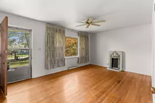 424 Village Rd, Willowbrook, IL 60527 - Photo 2