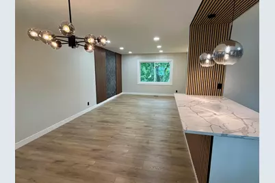 807 Hayward Avenue, Streamwood, IL 60107 - Photo 2