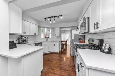 307 N Charles Avenue, Naperville, IL 60540 - Photo 8