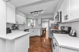 307 N Charles Ave, Naperville, IL 60540 - Photo 8
