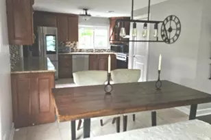 111 Westover Ln, Schaumburg, IL 60193 - Photo 2