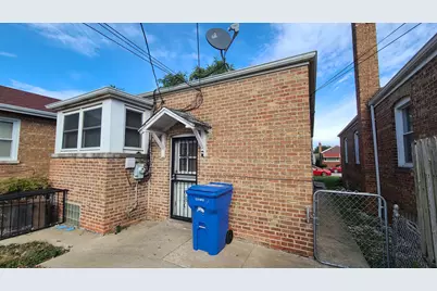 8828 S Ridgeland Avenue, Chicago, IL 60617 - Photo 2