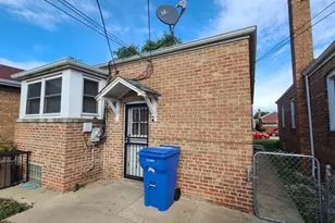 8828 S Ridgeland Ave, Chicago, IL 60617 - Photo 2