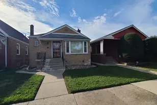 8828 S Ridgeland Ave, Chicago, IL 60617 - Photo 1