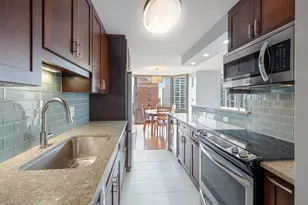 2650 N Lakeview Ave, Chicago, IL 60614 - Photo 8