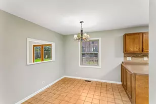 4399 Bluebird Ct, Gurnee, IL 60031 - Photo 10