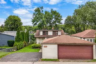 2409 Grove Ln, Cary, IL 60013 - Photo 4