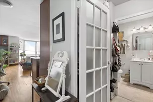 21 W Goethe St, Chicago, IL 60610 - Photo 2