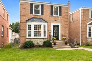 5037 N Newcastle Ave, Chicago, IL 60656 - Photo 2