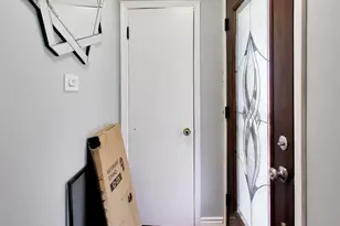 8017 S Sacramento Ave, Chicago, IL 60652 - Photo 4
