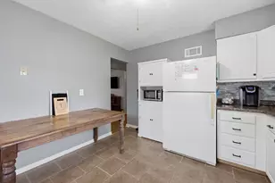 402 SW 7th Ave, Aledo, IL 61231 - Photo 6