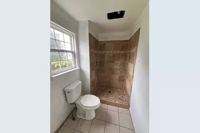 320 Buckingham Circle #B, Elgin, IL 60120 - Photo 4