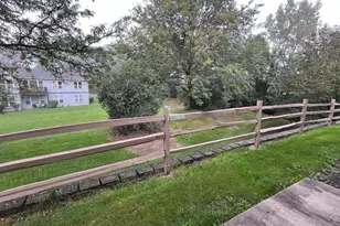320 Buckingham Cir, Elgin, IL 60120 - Photo 2