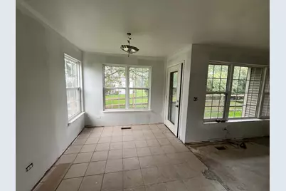 320 Buckingham Circle #B, Elgin, IL 60120 - Photo 8