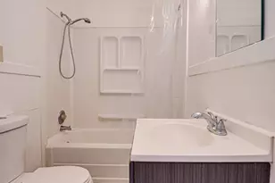 706 McDonough St, Joliet, IL 60436 - Photo 8