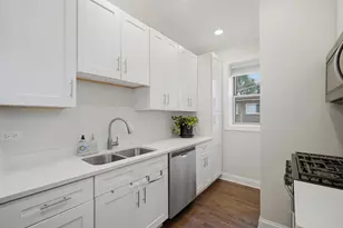 6135 N Hoyne Ave, Chicago, IL 60659 - Photo 10
