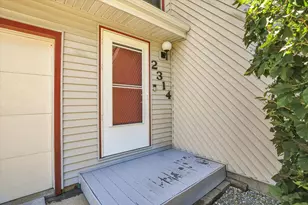 2314 Mulberry Ct, Champaign, IL 61821 - Photo 4