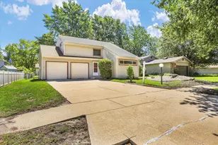 2314 Mulberry Ct, Champaign, IL 61821 - Photo 2