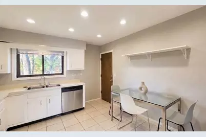 718 Cobblestone Circle #C, Glenview, IL 60025 - Photo 14